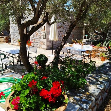 Апартаменти Charouda Stone Tower Xenonas Pyrgos Dirou Екстер'єр фото